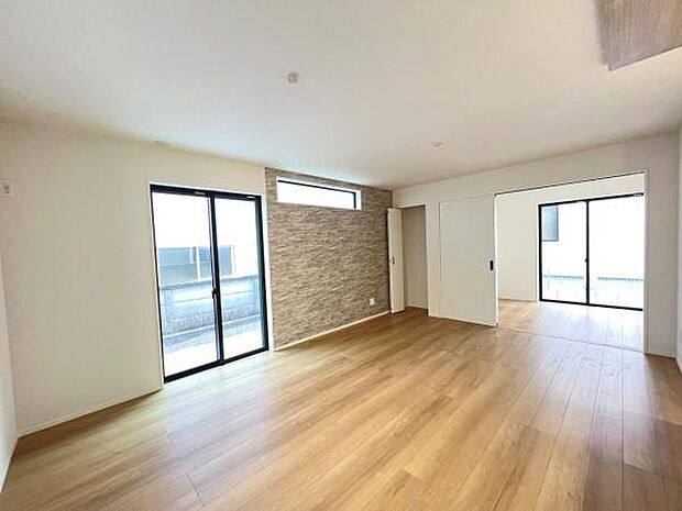 ご家族が集うLDKは約16帖の広さ、団らんの空間です。