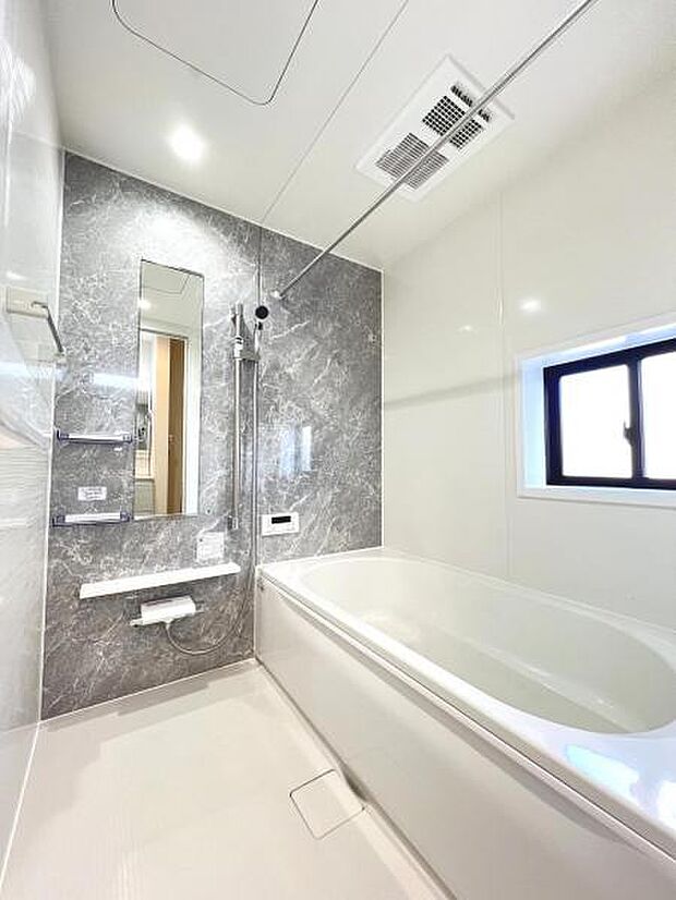 スタイリッシュな浴室で1日の疲れをゆったり癒されるのもいいですね。