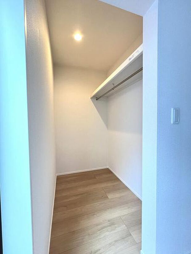 いつでもお部屋をスッキリお使い頂ける収納スペースを設置。