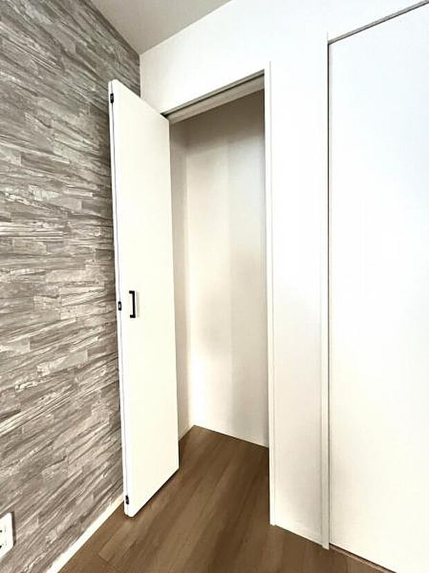 中の物を確認しやすく、取り出しやすい収納スペース。お部屋を広々とお使いいただけます。