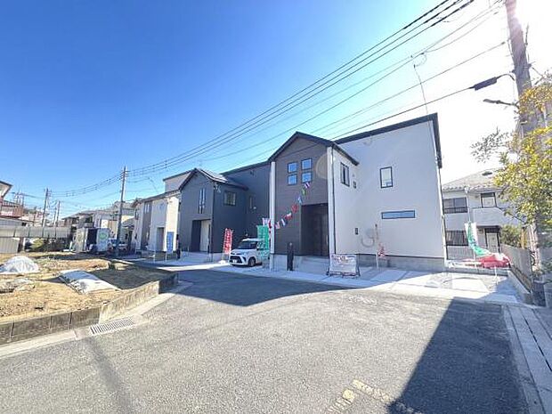 前面道路を含めた現地写真です。ぜひ周辺環境も併せてご覧ください。