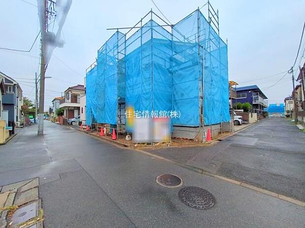 前面道路を含めた現地写真です。