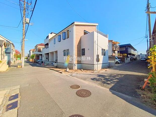 前面道路を含めた現地写真です。