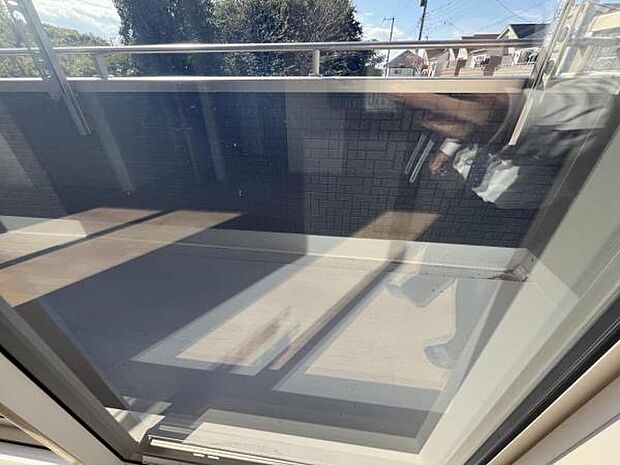 お洗濯ものを気持ち良く太陽の光で干せるのが嬉しいですね開放感あふれる広々としたバルコニーはお洗濯はも