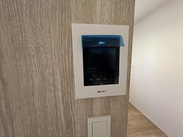 訪問者を確認できるTVモニター付きインターフォンです。
