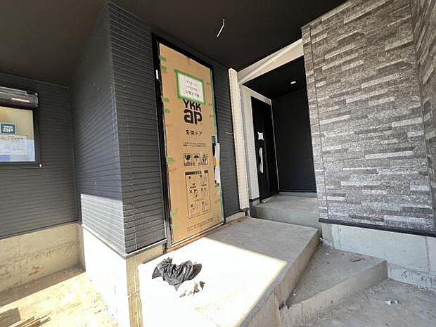 いつも気持ちよくご家族を迎えられる玄関です。綺麗で明るい玄関でお客様をお迎えいただけます。