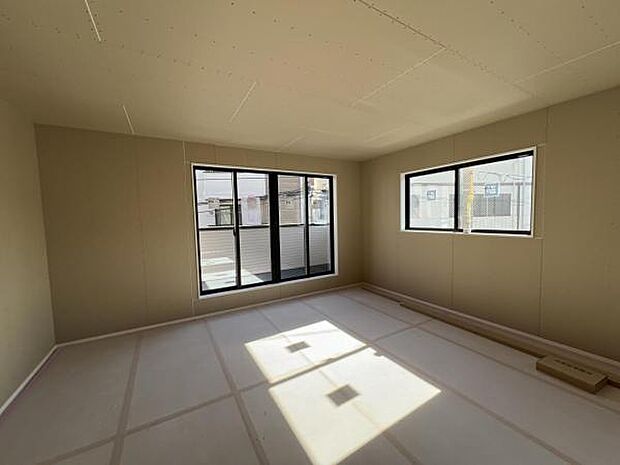 お食事中もキッチンと会話が楽しめるダイニングスペーゆったりとした開放的なダイニングキッチンスペースで