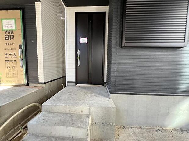 いつも気持ちよくご家族を迎えられる玄関です。綺麗で明るい玄関でお客様をお迎えいただけます。