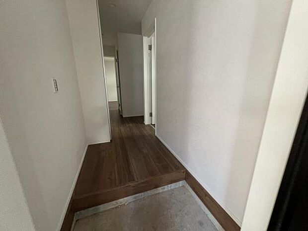 いつも気持ちよくご家族を迎えられる玄関です。綺麗で明るい玄関でお客様をお迎えいただけます。