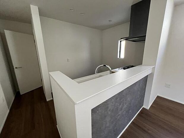 家族団らんの場所としてゆったりと居心地の良いリビングです明るい日差しが入る風通しの良いリビングですご