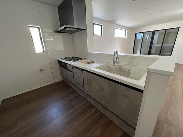 料理の時間が楽しくなるキッチンスペースです作業スペースが広く家事動線をゆったりと確保できるキッチン