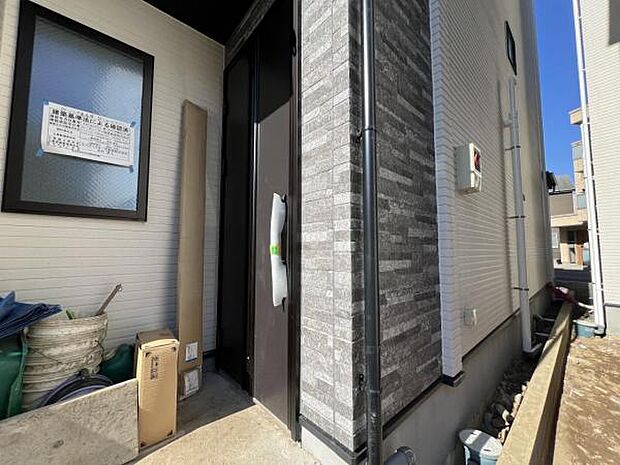 いつも気持ちよくご家族を迎えられる玄関です。綺麗で明るい玄関でお客様をお迎えいただけます。