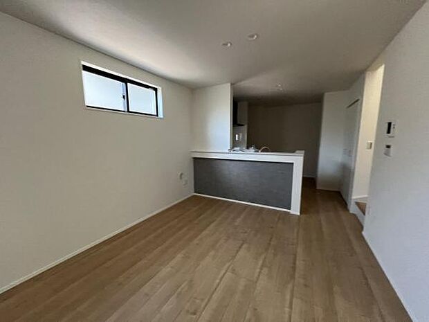 家族団らんの場所としてゆったりと居心地の良いリビングです明るい日差しが入る風通しの良いリビングですご