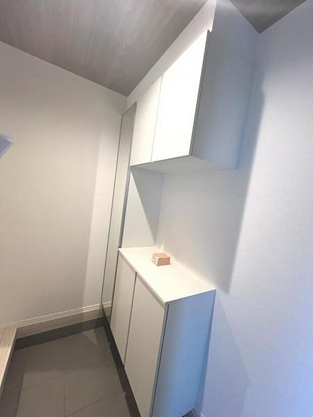 散らかりがちな玄関もスッキリの玄関収納付。