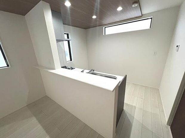 ご家族の温かい時間を演出するダイニングスペースです。