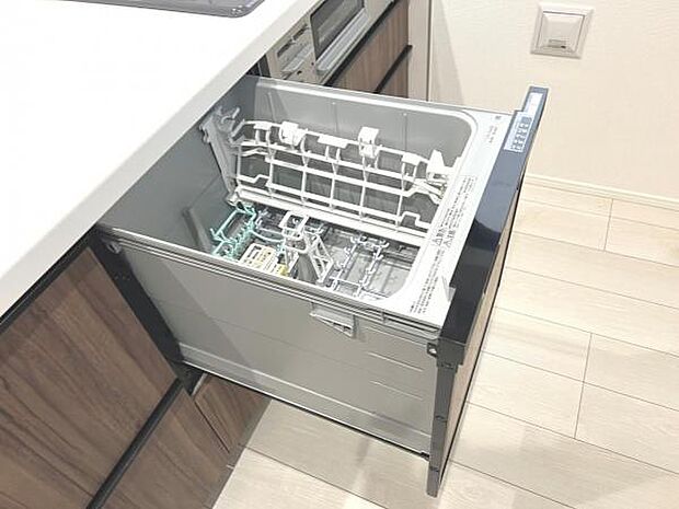 機能性に優れ食器洗乾燥機付のシステムキッチンで忙しい家事をサポートします。