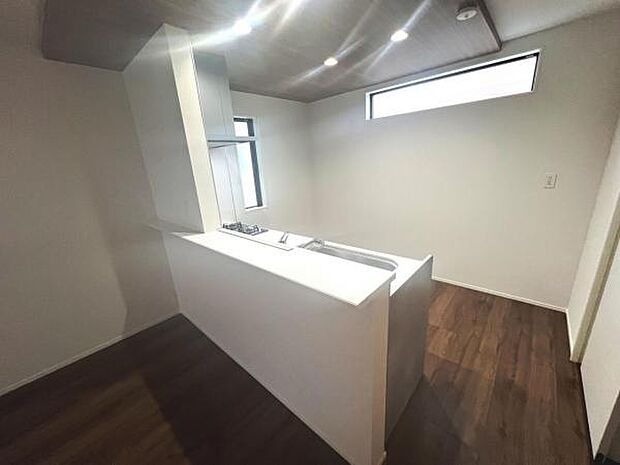 ご家族の温かい時間を演出するダイニングスペースです。