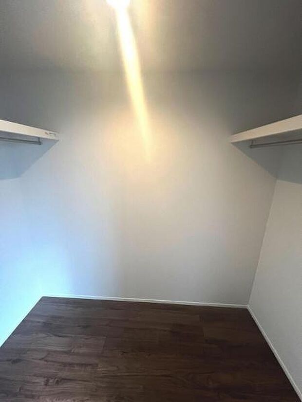 ウォークインクローゼット付きで収納も豊富。お部屋のスペースを有効的に使えそうですね。