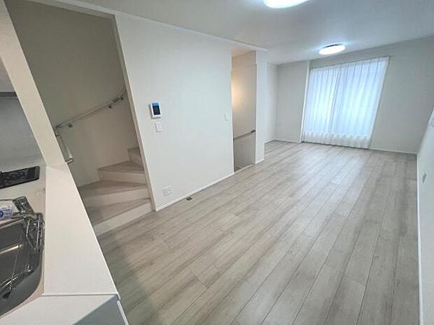 リビングダイニングになります。ご家族そろっての素敵な空間になりそうですね。