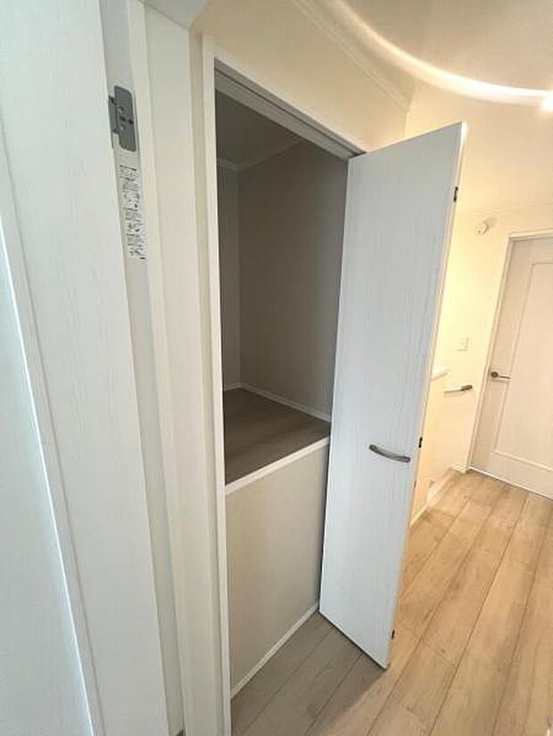 中の物を確認しやすく、取り出しやすい収納スペース。お部屋を広々とお使いいただけます。