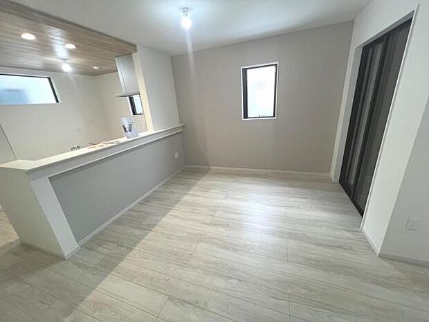 ご家族の温かい時間を演出するダイニングスペースです。