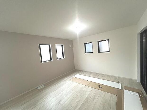 リビングダイニングになります。ご家族そろっての素敵な空間になりそうですね。