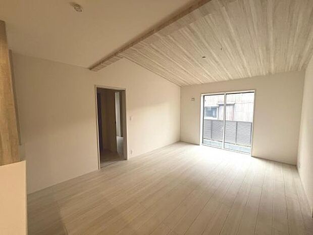 ご家族が集うLDKは約16帖の広さ、団らんの空間です。