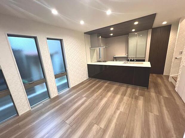 ご家族が集うLDKは約18帖の広さ、団らんの空間です。