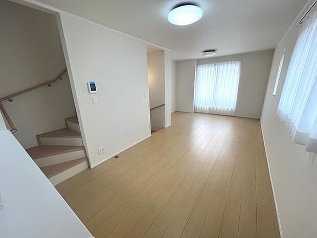 リビングダイニングになります。ご家族そろっての素敵な空間になりそうですね。