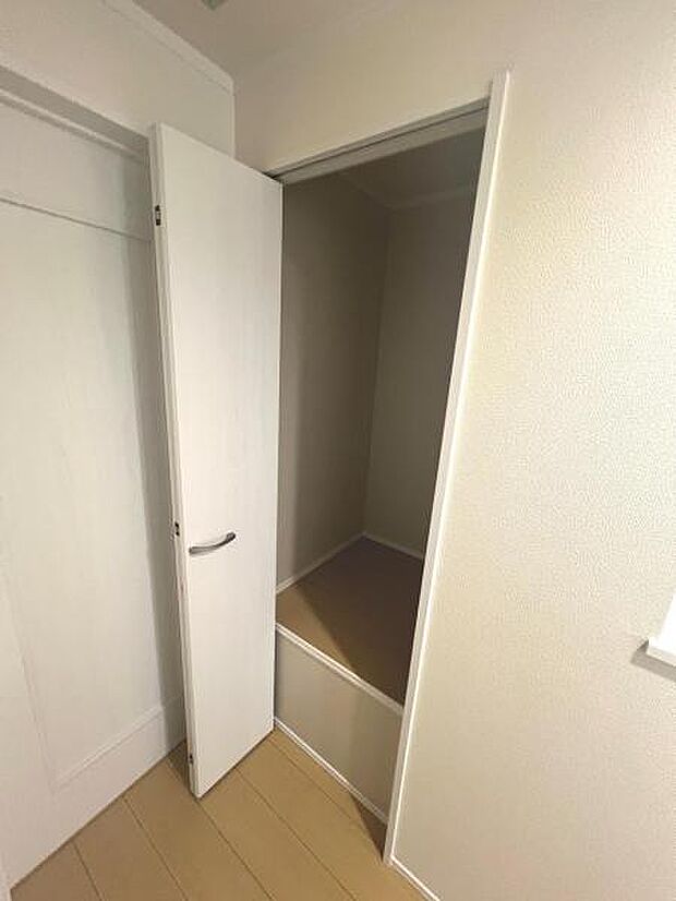 中の物を確認しやすく、取り出しやすい収納スペース。お部屋を広々とお使いいただけます。