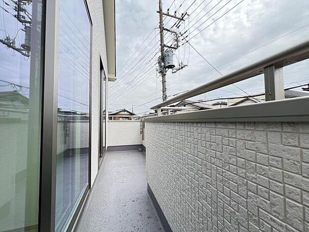 お洗濯ものを気持ち良く太陽の光で干せるのが嬉しいですね。