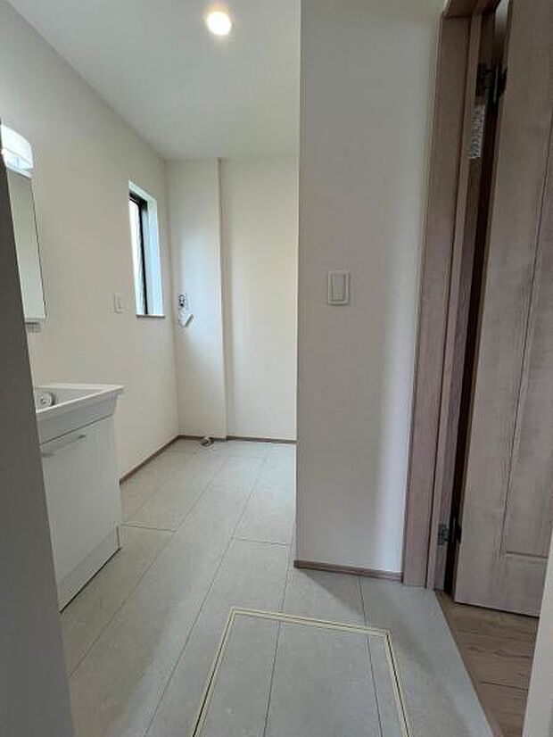 脱衣所は小さなお子様がいるご家庭にも重宝されます。