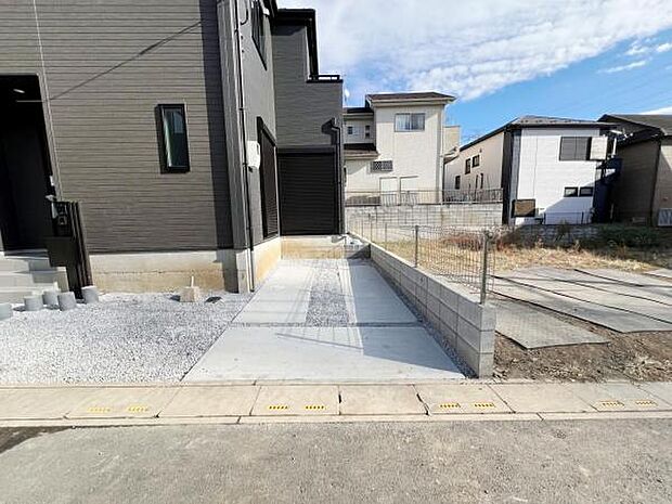 駐車場ももちろん完備しておりますのでお車所有の方にも心強いです。