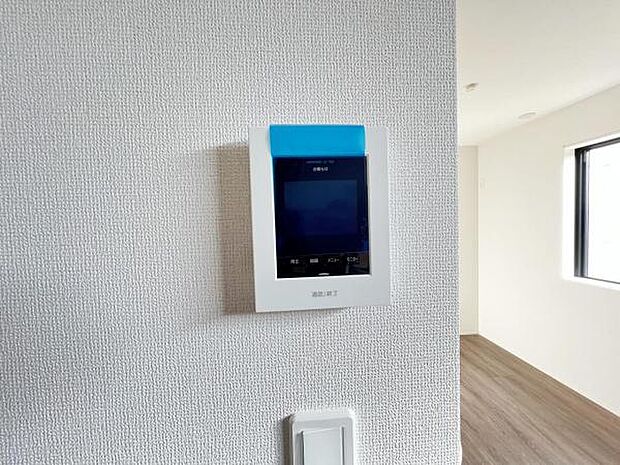 訪問者を確認できるTVモニター付きインターフォンです。