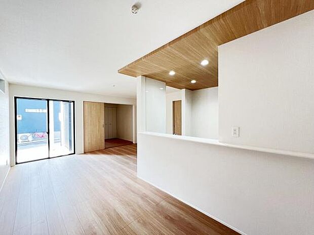 家族団らんの場所としてゆったりと居心地の良いリビングです。