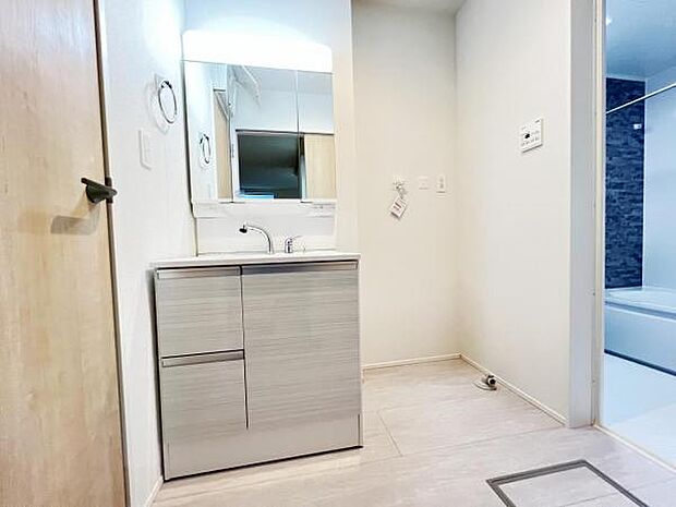 脱衣所は小さなお子様がいるご家庭にも重宝されます。