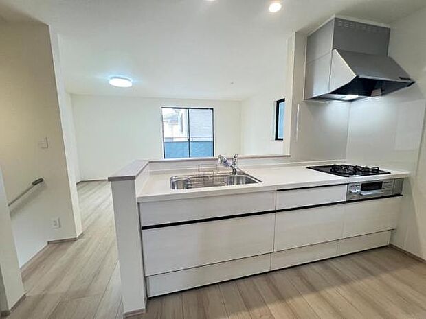 ご家族の温かい時間を演出するダイニングスペースです。