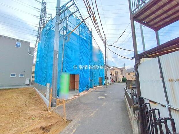 前面道路を含めた現地写真です。