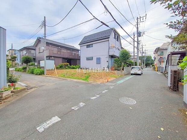前面道路を含めた現地写真です。