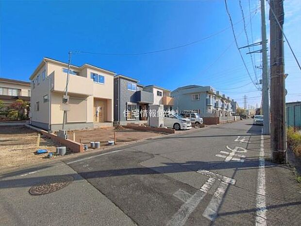 前面道路を含めた現地写真です。