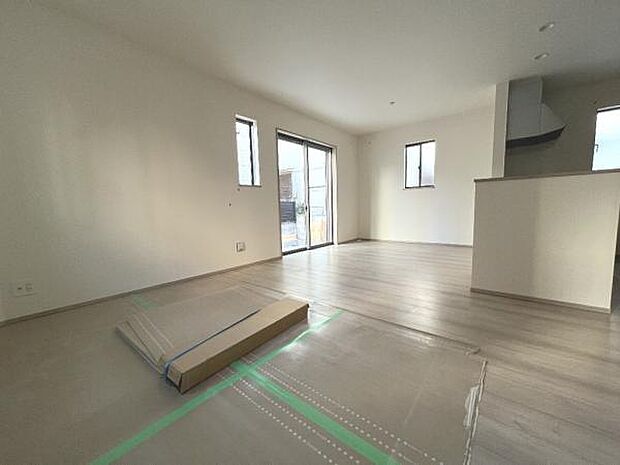 リビングダイニングになります。ご家族そろっての素敵な空間になりそうですね。