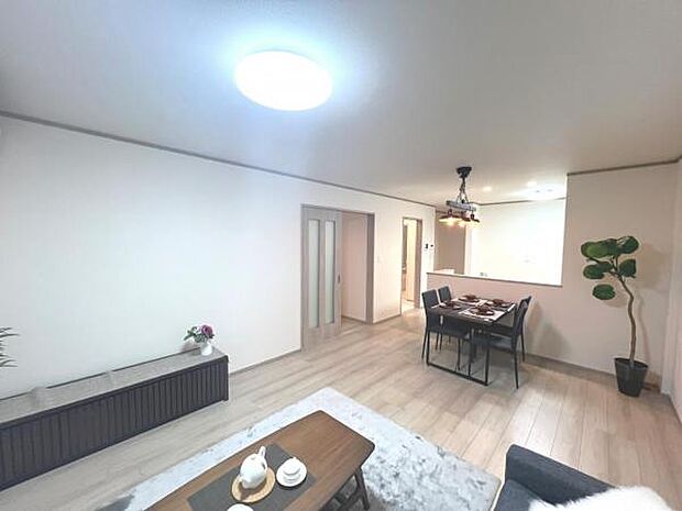 ご家族が集うLDKは約19.5帖の広さ、団らんの空間です。