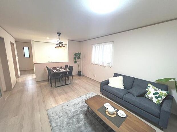 リビングダイニングになります。ご家族そろっての素敵な空間になりそうですね。