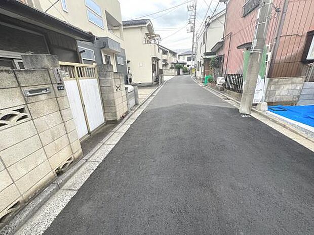 前面道路を含めた現地写真です。ぜひ周辺環境も併せてご覧ください。