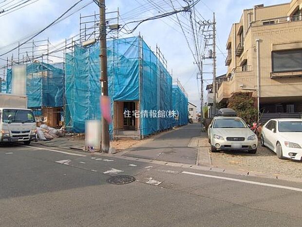 前面道路を含めた現地写真です。