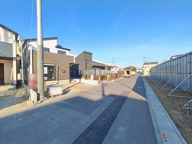 前面道路を含めた現地写真です。