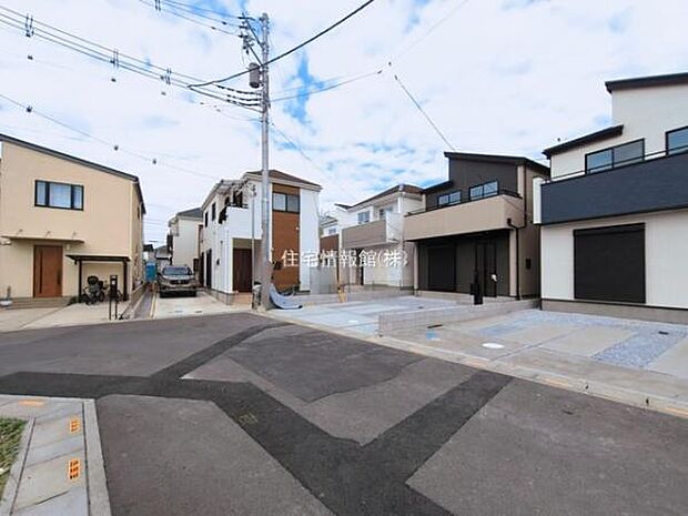 前面道路を含めた現地写真です。