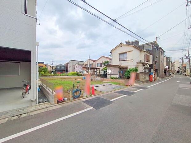 前面道路を含めた現地写真です。