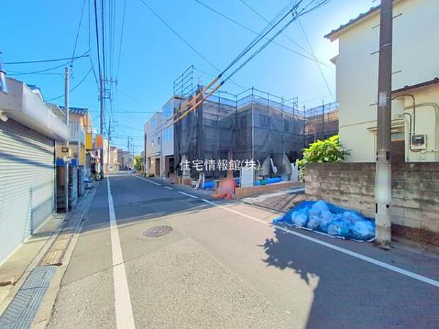 前面道路を含めた現地写真です。