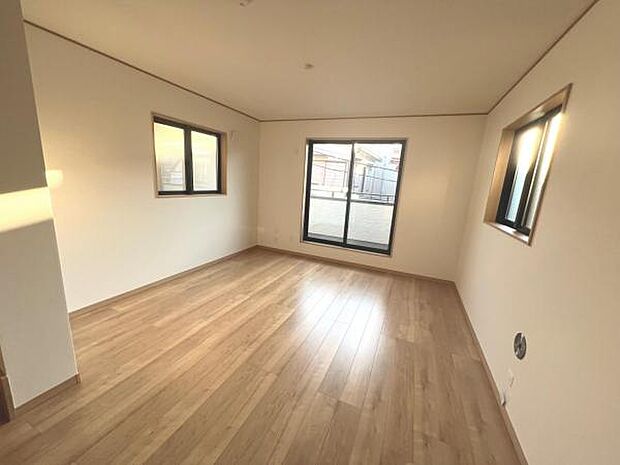 リビングダイニングになります。ご家族そろっての素敵な空間になりそうですね。